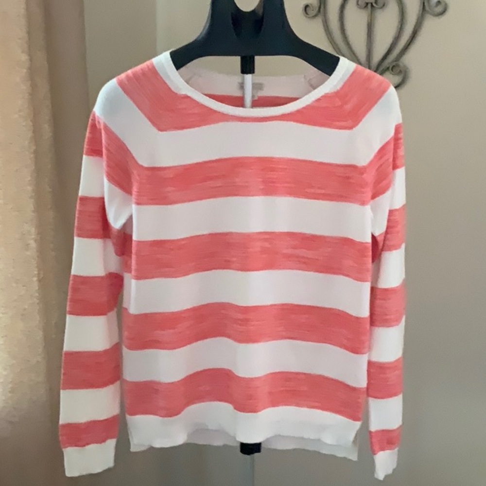Gap sweater